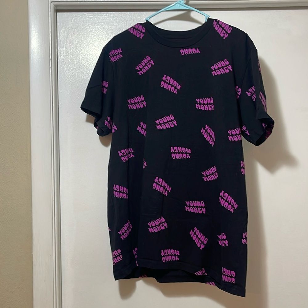 Young man, T-shirt, size large